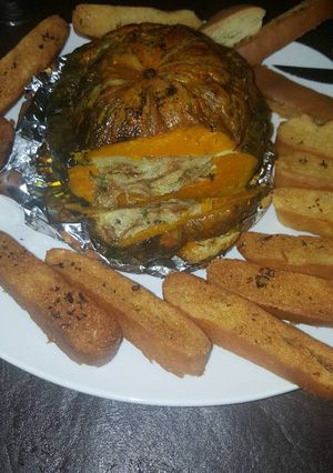 Una foto de Calabaza coreana rellena con tostaditos a la oliva y ajo