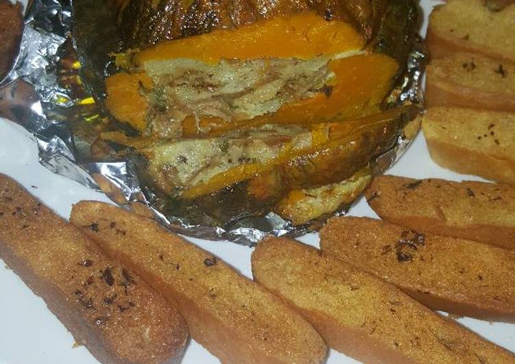 Calabaza coreana rellena con tostaditos a la oliva y ajo