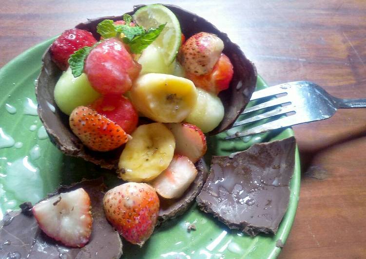 Resep Fruits salad in chocolate bowl | Resep Membuat Fruits salad in chocolate bowl Yang Sedap