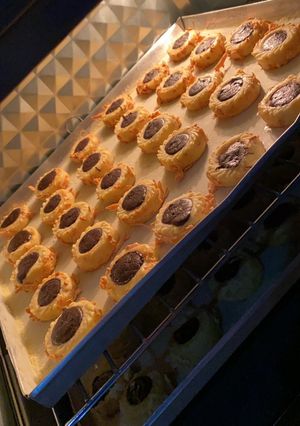 Foto resep Thumbprint cookies kue viral tengah coklat
