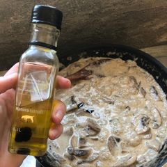 A picture of Truffle infused creamy mushroom sauce.