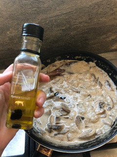 A picture of Truffle infused creamy mushroom sauce.