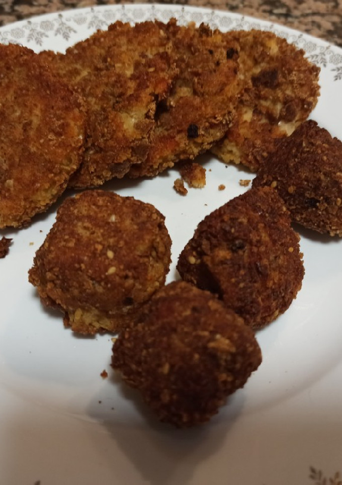 Una foto de Hamburguesas y albóndigas de garbanzos/cebolla/zanahoria (BLW)