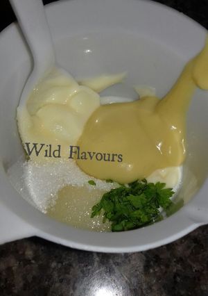 A picture of Dipping sauce (sweet & sour sauce).