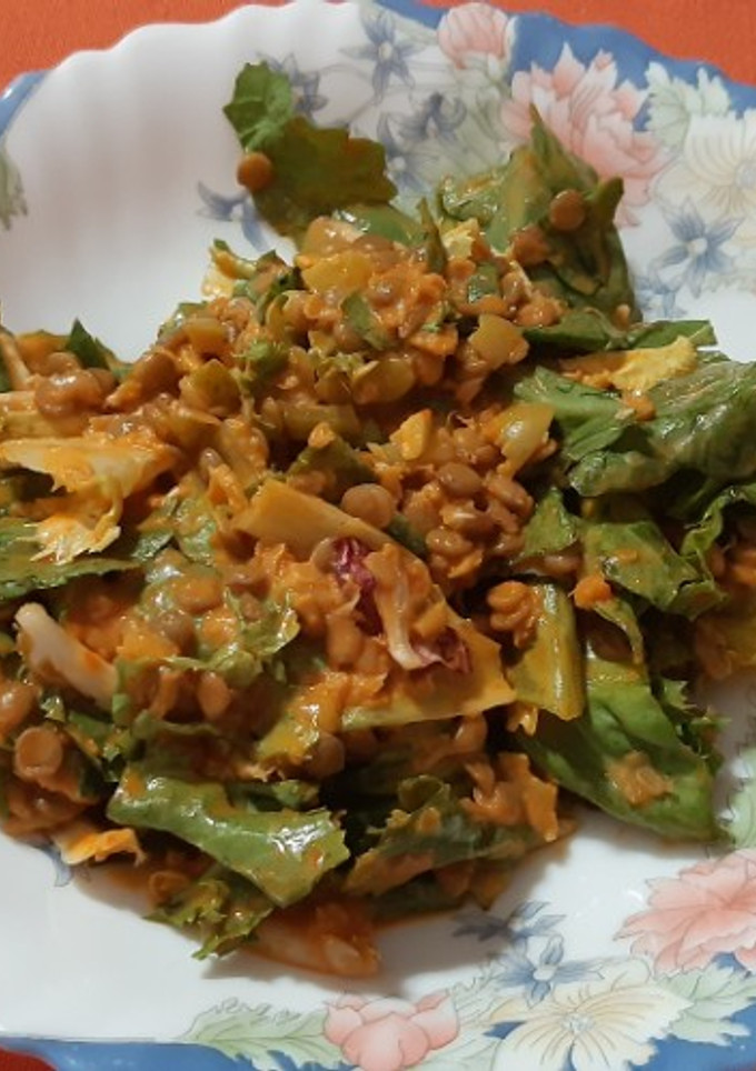 Una foto de Lentejas en ensalada con salsa de piquillos y mostaza y chispita de picante