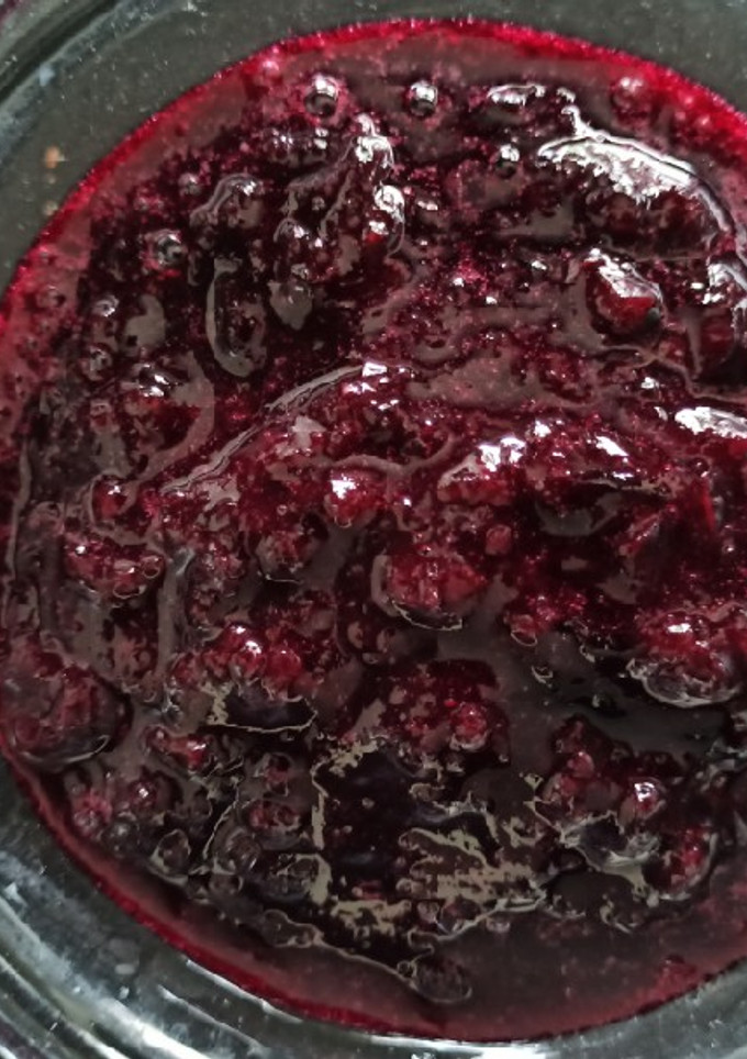 Una foto de Salsa de cerezas y arándanos