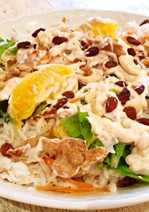 Una foto de Ensalada Oriental de Arroz con Pollo