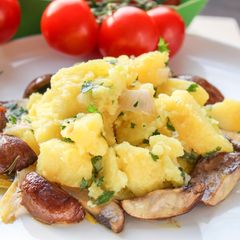 A picture of Baked potato salad & mushrooms.