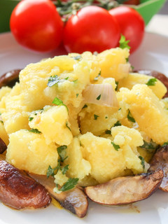 A picture of Baked potato salad & mushrooms.
