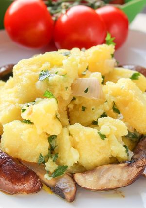 A picture of Baked potato salad & mushrooms.