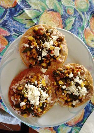 Una foto de Tostadas de rajas