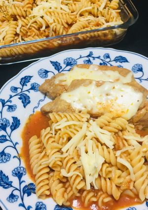 Una foto de Tornillos en Salsa de Tomate 🍅 Para Pasta 🍝 con Chuletas de Cerdo🥩 al Estilo napolitano !
