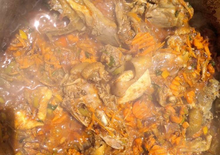 Slow cooker Kienyeji chicken stew#4weekschallenge.