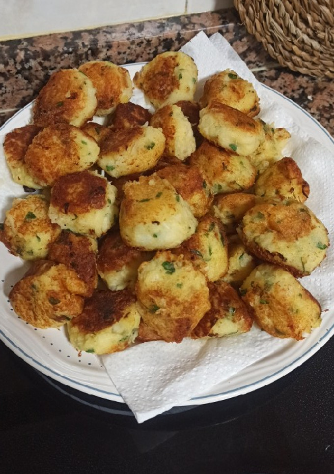 Una foto de 🇵🇹🎣 Bolinhos de bacalhau, pasteles de bacalao