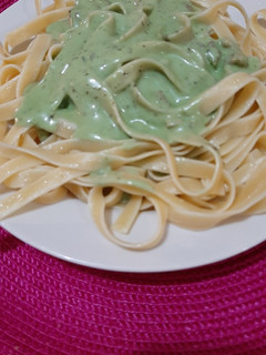 Una foto de Tallarines verdes