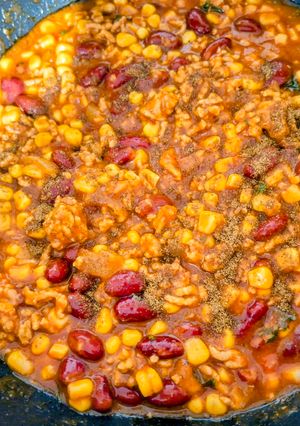 Sűrű pikàns chilis bab 🫘🌽🥘🍞 recept fotója