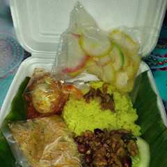 รูปของ Nasi kuning gurih rice cooker