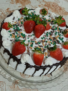 عکسی از دستور 🎂کیک تولد اسفنجی 🎂 با تم توت🍓فرنگی