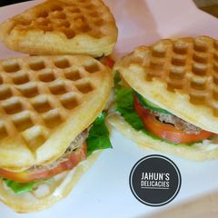 A picture of Waffle Burger.