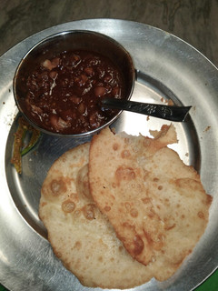 अमृतसरी छोले भटूरे (Amritsari Chole Bhature recipe in Hindi) रेसिपी मुख्य फोटो
