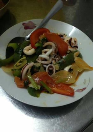 Hình của món Mực xào sa tế.