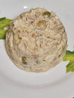 Una foto de Ensaladilla de garbanzos y encurtidos