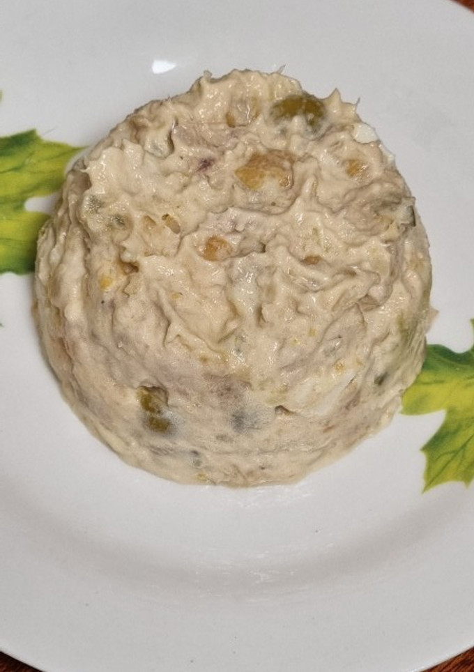 Una foto de Ensaladilla de garbanzos y encurtidos