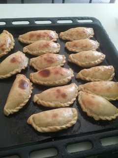 Una foto de Empanadas de pollo y verdeo