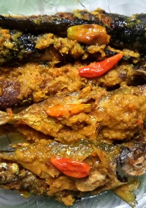 Foto resep Ikan Ekor Kuning & Ikan Lele Bumbu Pesmol