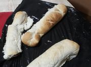 Una foto de pan casero relleno