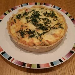 A picture of Cheddar, Bacon & Tomato Tart.