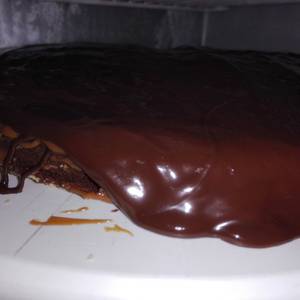 Bizcochuelo de Chocolate y Baño de Chocolate Semi Amargo con Dulce de leche