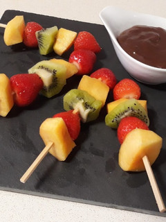 Una foto de Chocolate con fruta fresca