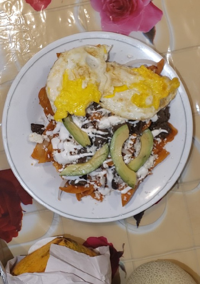 Una foto de Chilaquiles rojos