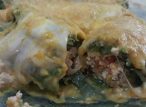 Una foto de Canelones de verdura con relleno de pollo y salsa de calabaza