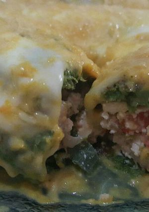 Una foto de Canelones de verdura con relleno de pollo y salsa de calabaza