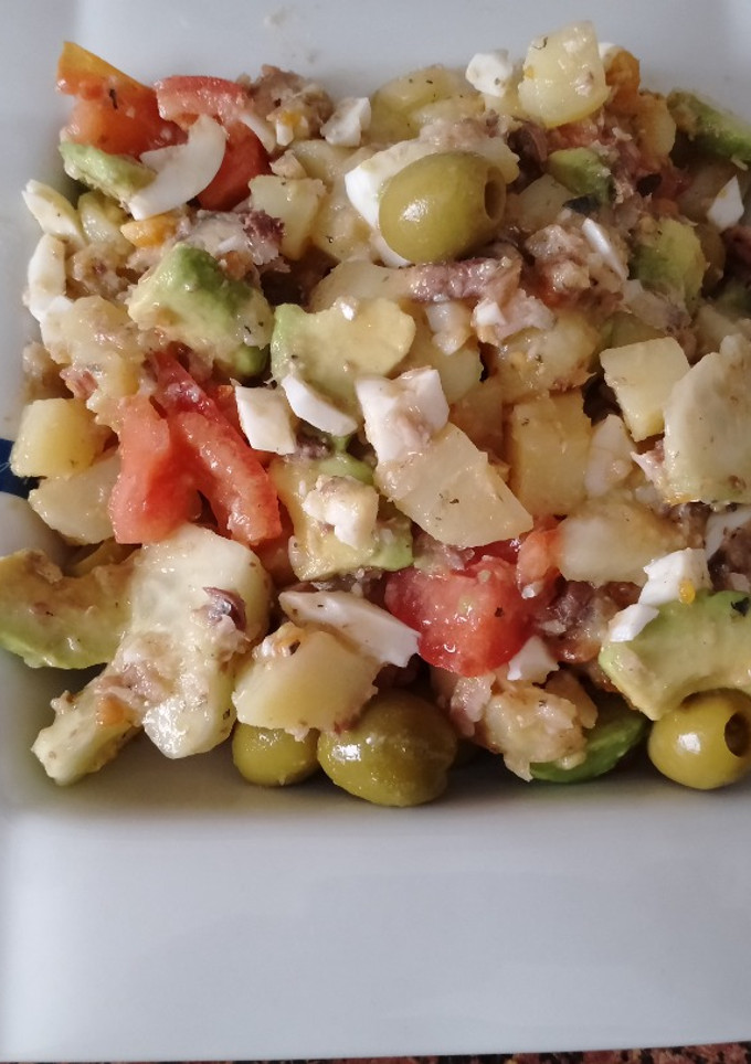 Una foto de Ensalada de Patatas y Sardinillas