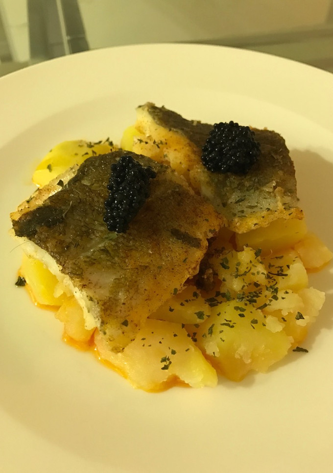 Una foto de Bacalao con base de patatas