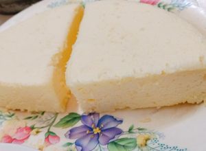 Hình của món Bánh bông lan bột gạo làm bằng sữa đặc.