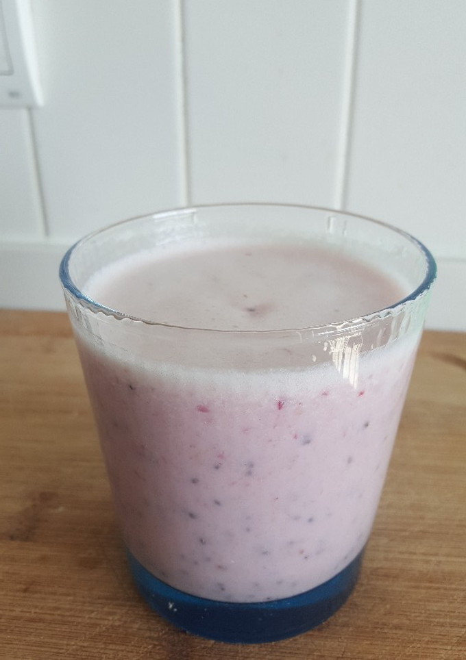 Una foto de Semillas de Chía. En batido de fresa y plátano