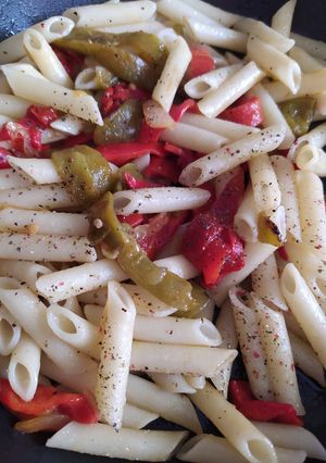 Una foto de Macarrones con pimentá