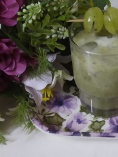 ગ્રીન ગ્રેપ્સ ગ્લોરી (Green Grapes Glory Recipe In Gujarati) રેસીપી મુખ્ય ફોટો