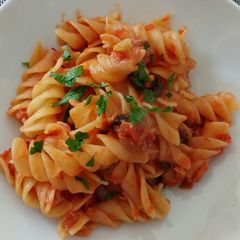 A picture of Fusilli con tonno.