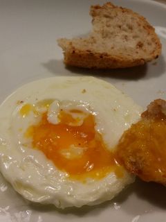 Una foto de Huevos fritos en microondas