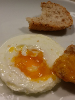 Una foto de Huevos fritos en microondas