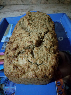 Una foto de Pastel de avena con plátanos y nueces