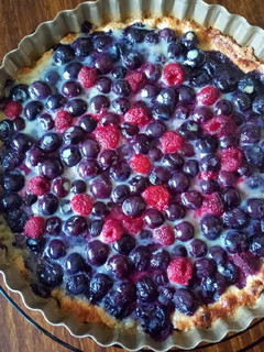 Una foto de Kuchen sureño de arándanos y frambuesas