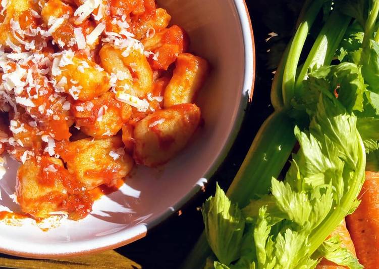 Steps to Make Quick Gnocchi di patate con sugo campagnolo