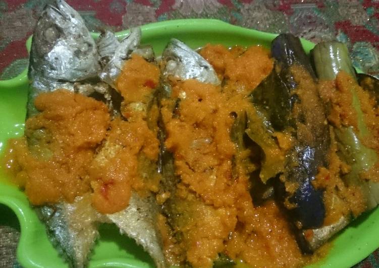 Resep Sambel kuning ikan kembung dan terong Anti Gagal