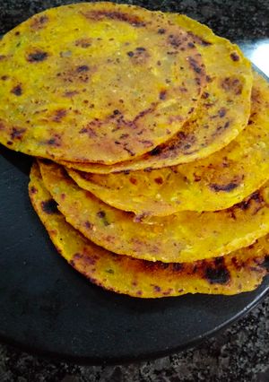 કોબી ડુંગળી ના થેપલા (Kobi Dungli Thepla Recipe In Gujarati) રેસીપી મુખ્ય ફોટો